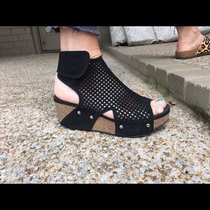 Volatile black sandal size 9 worn maybe twice